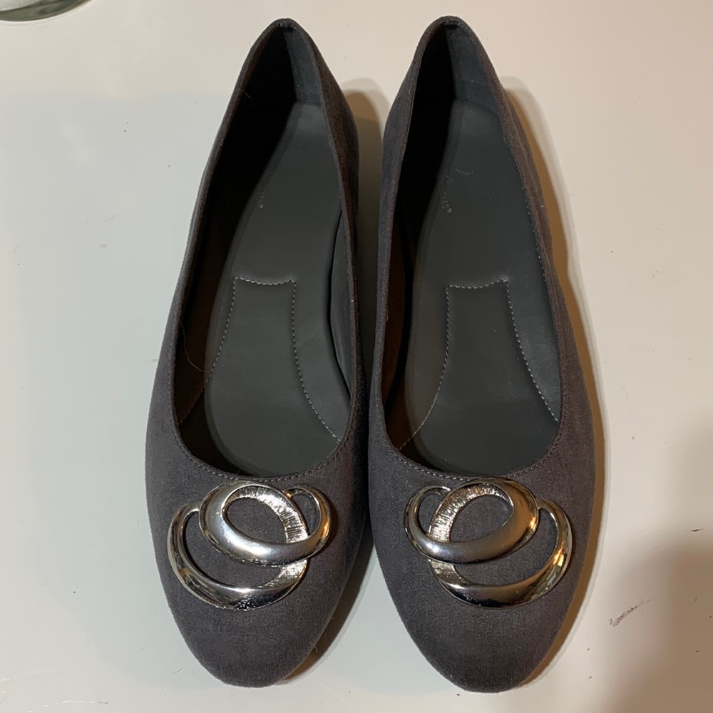 EUC A2 by Aerosoles Gray Faux Suede Loafers/Slides/Pumps